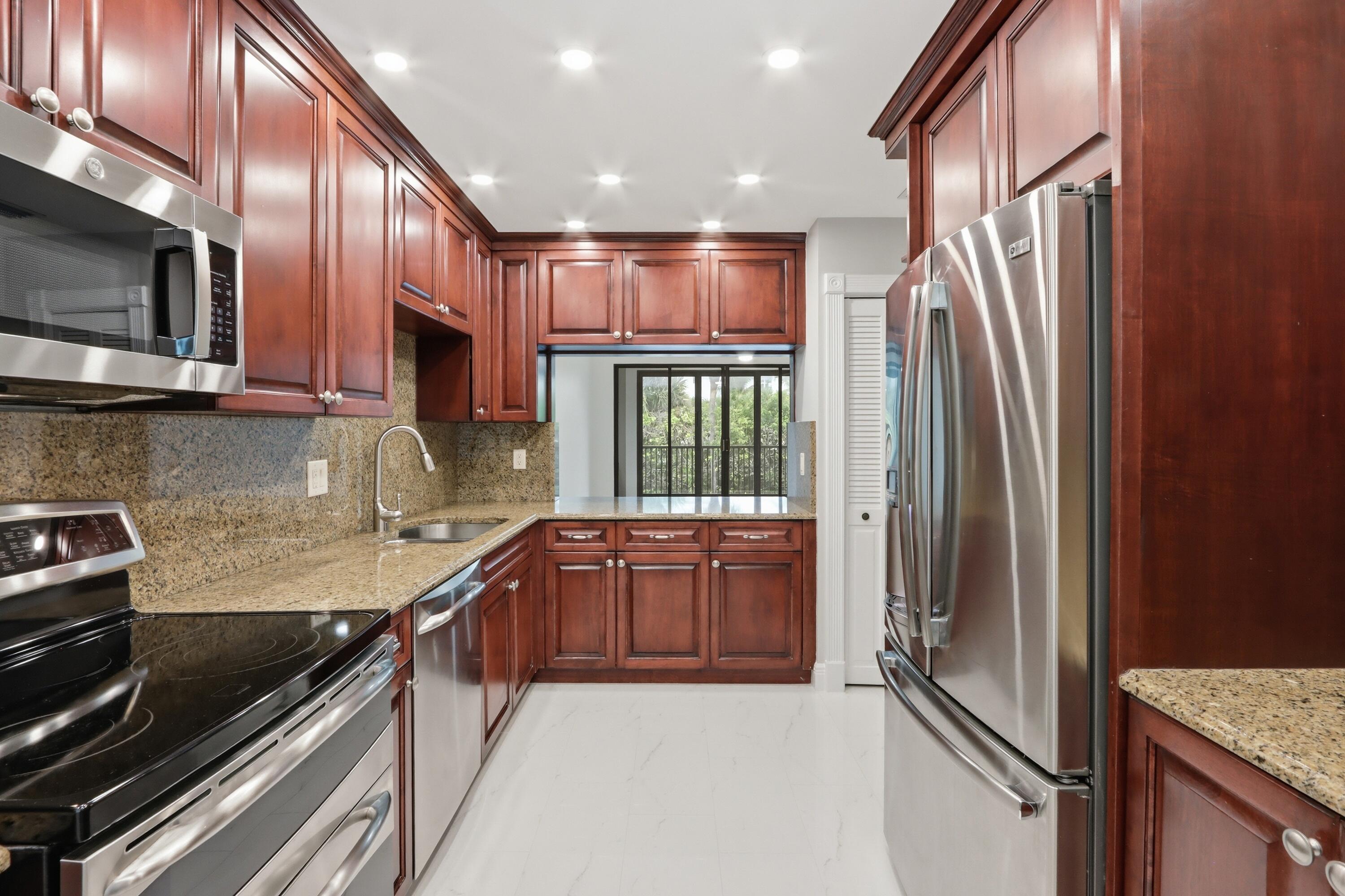 220 Lake #206, Palm Beach Shores FL 33404