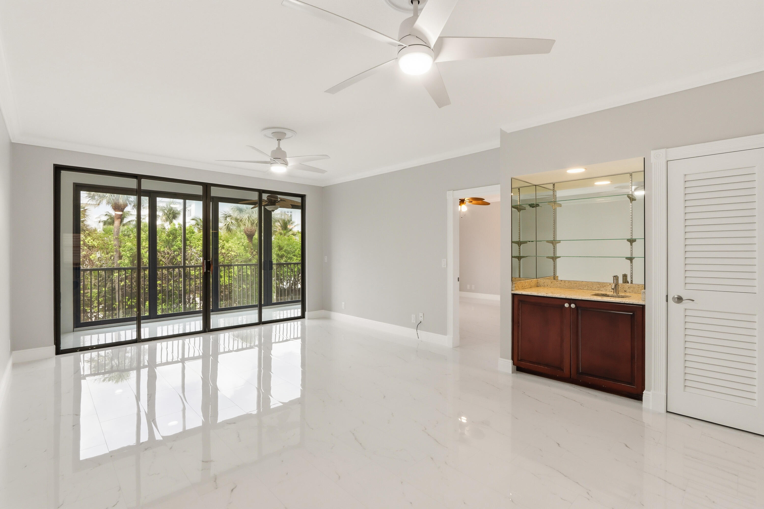 220 Lake #206, Palm Beach Shores FL 33404