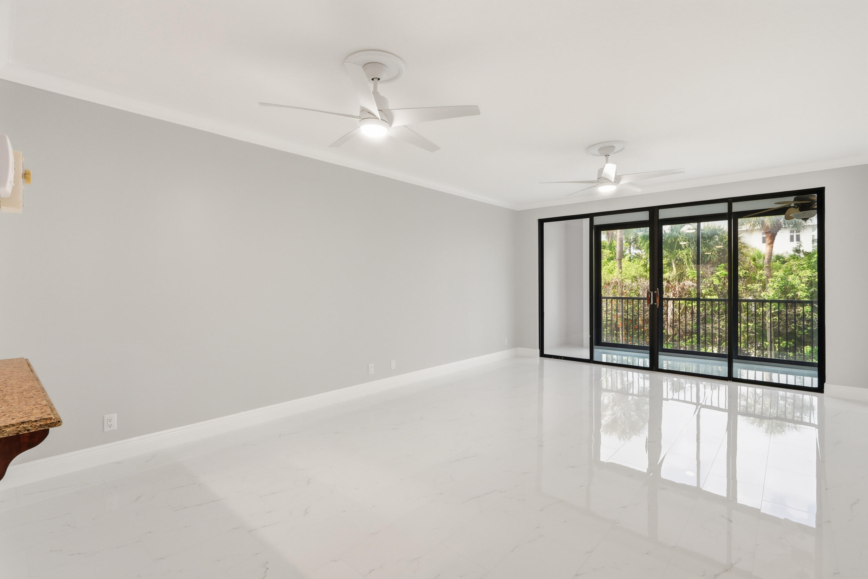 220 Lake #206, Palm Beach Shores FL 33404
