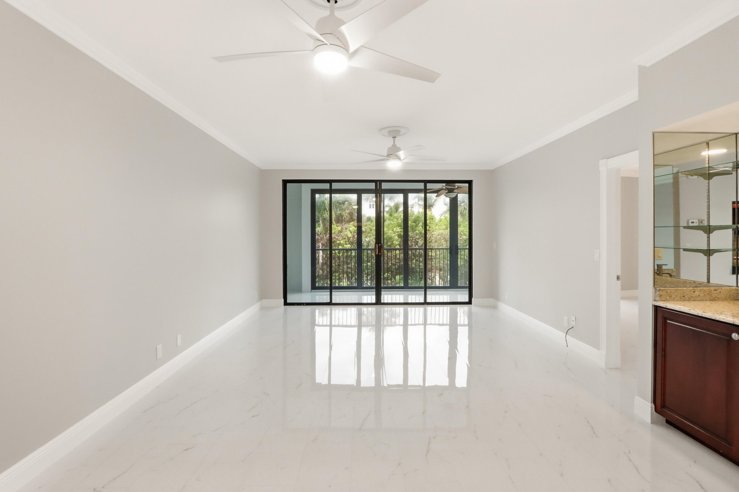 220 Lake #206, Palm Beach Shores FL 33404