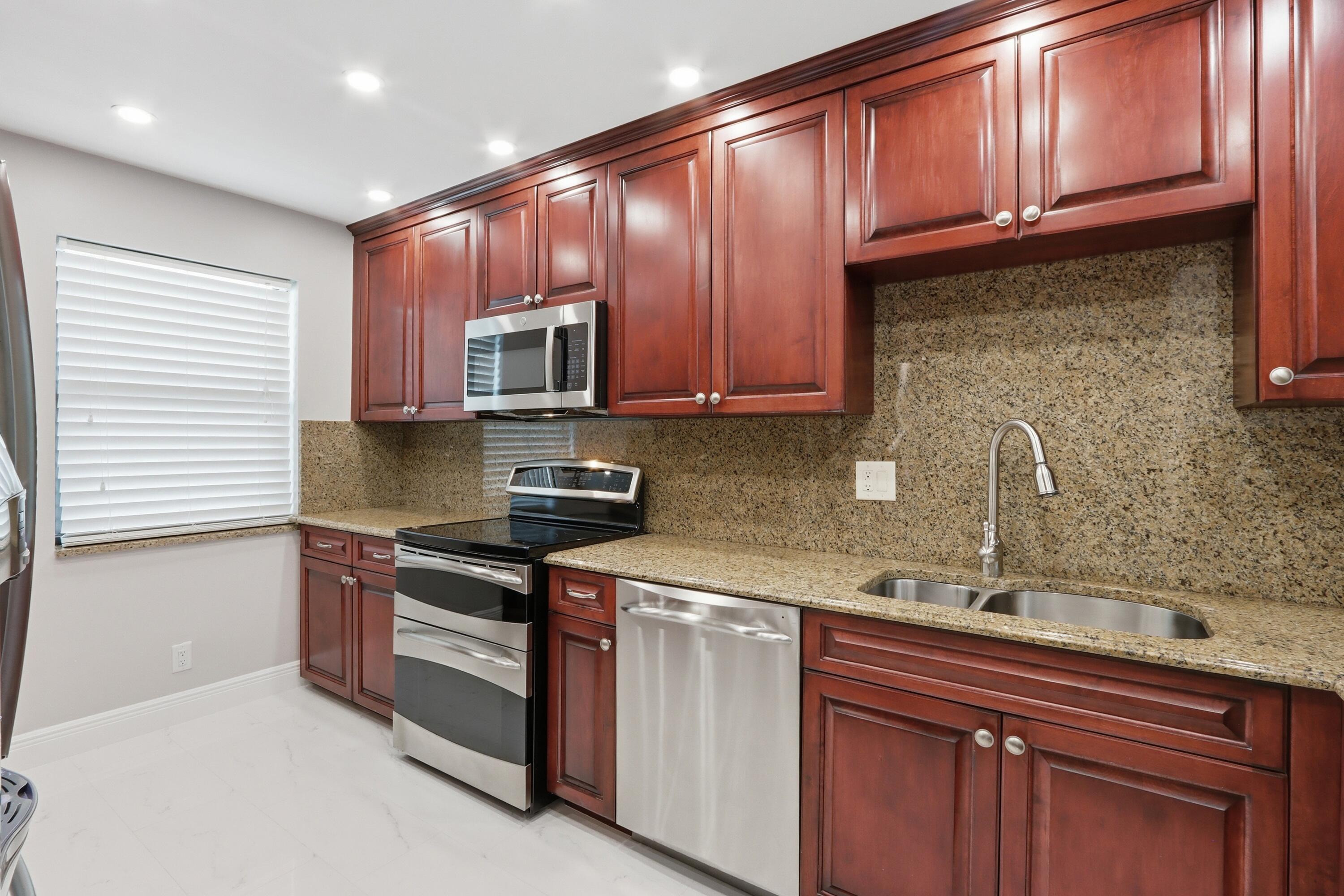 220 Lake #206, Palm Beach Shores FL 33404