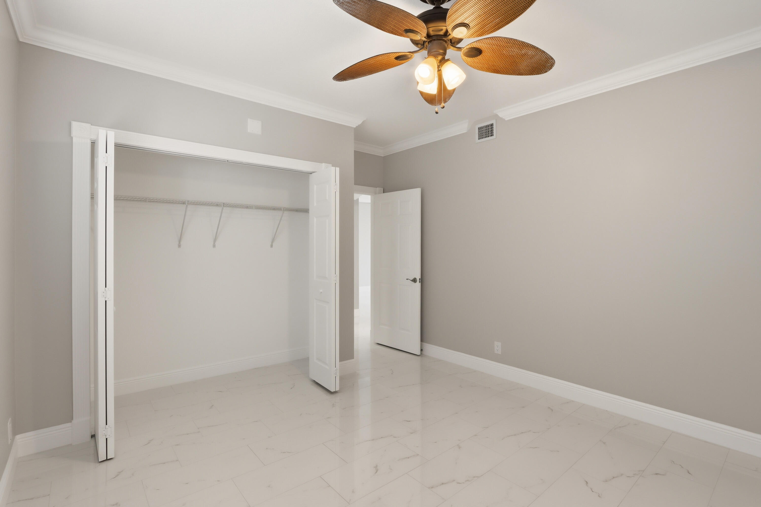 220 Lake #206, Palm Beach Shores FL 33404