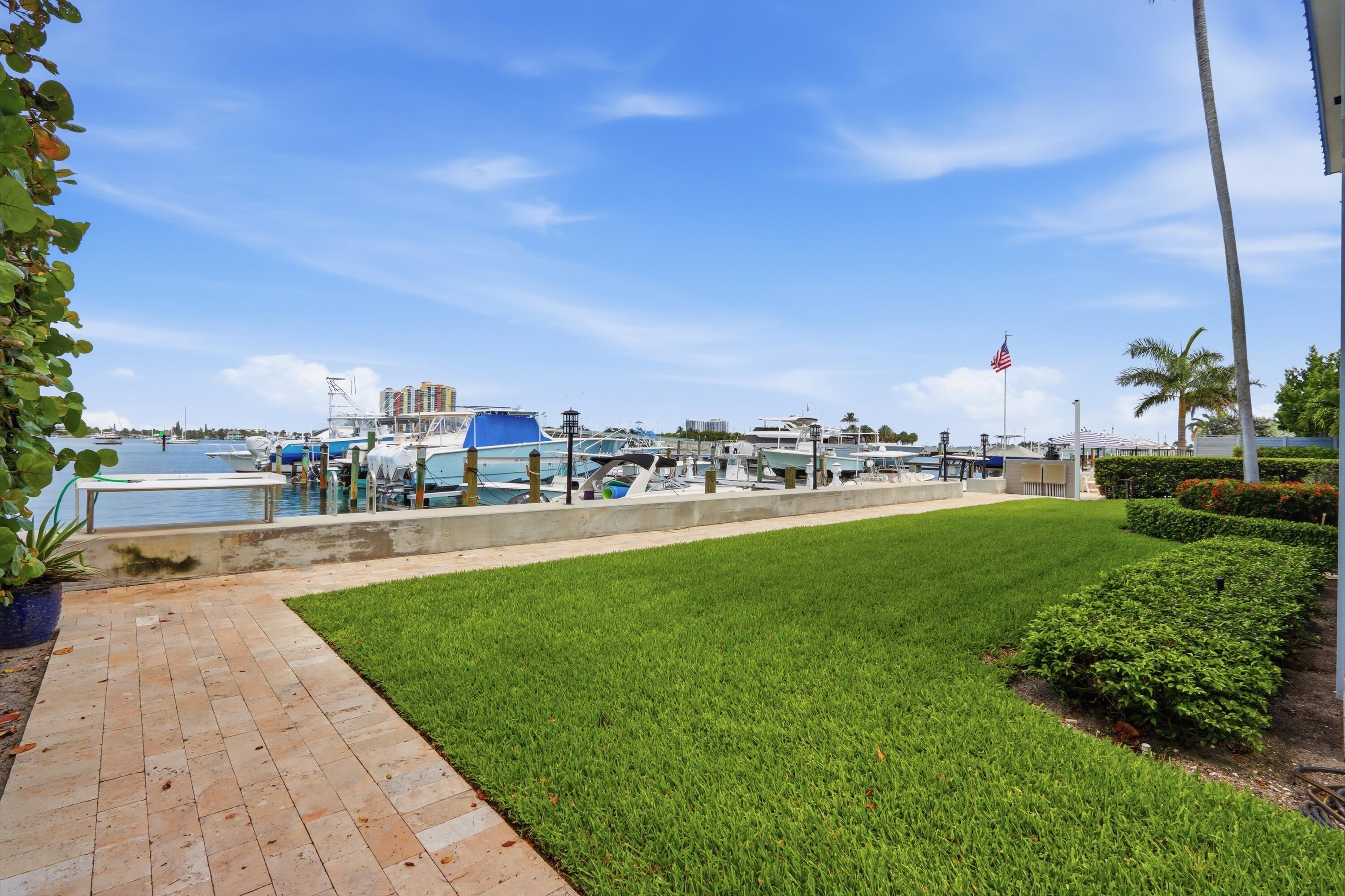 220 Lake #206, Palm Beach Shores FL 33404
