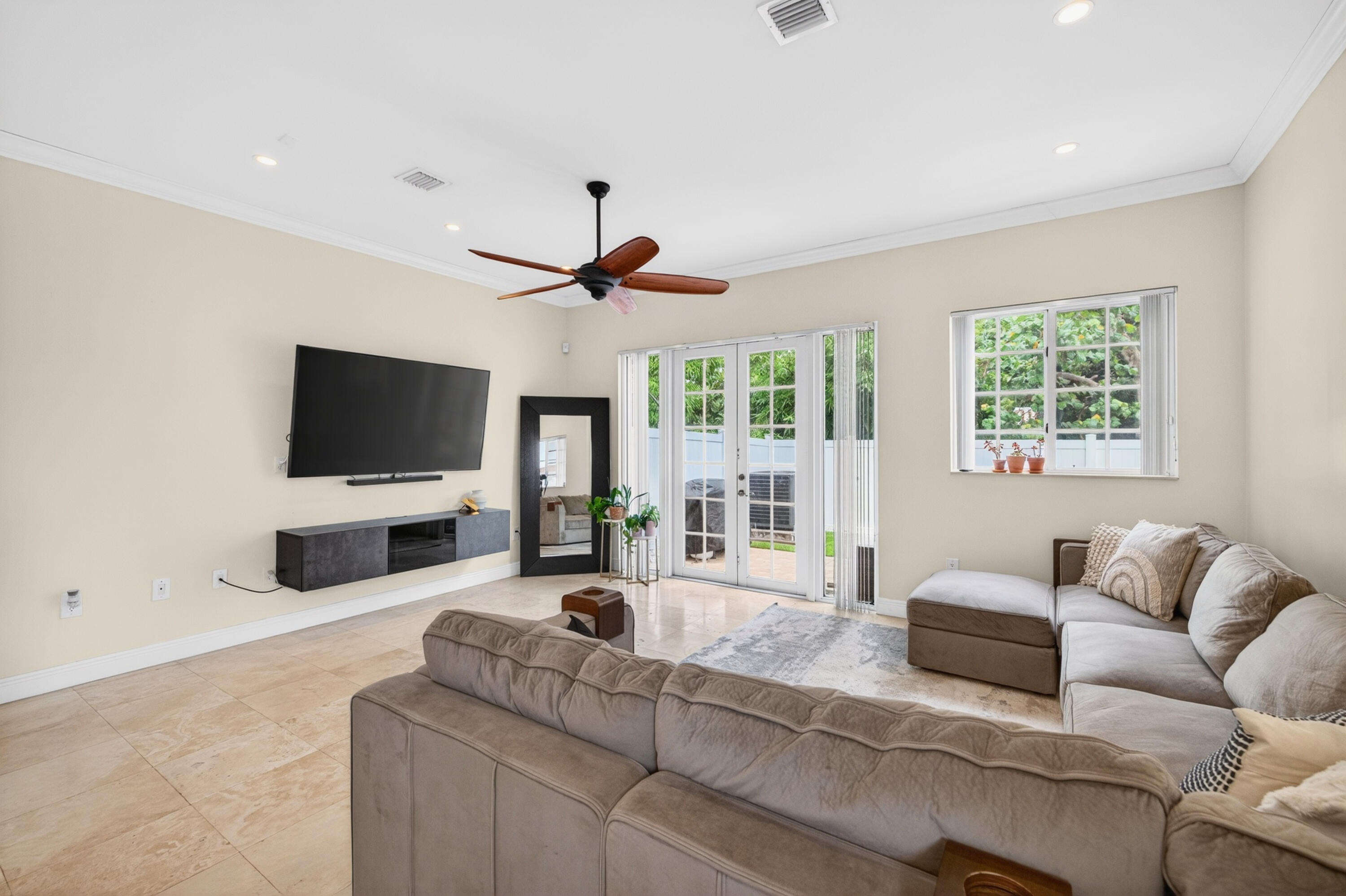 825 Sw 12th, Fort Lauderdale FL 33315