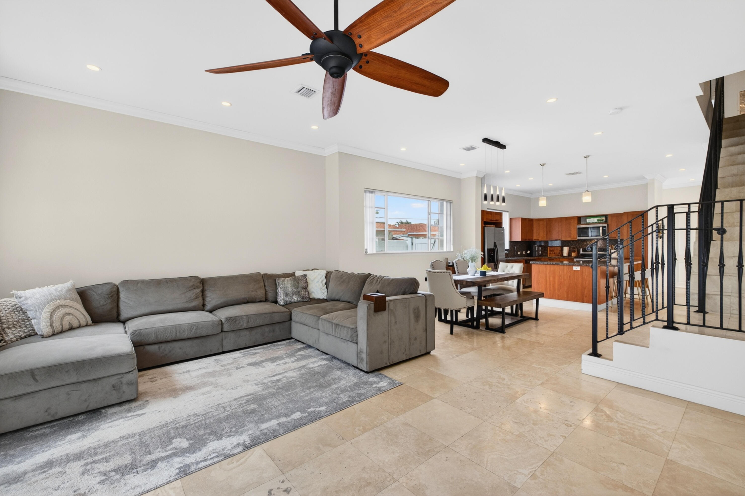 825 Sw 12th, Fort Lauderdale FL 33315