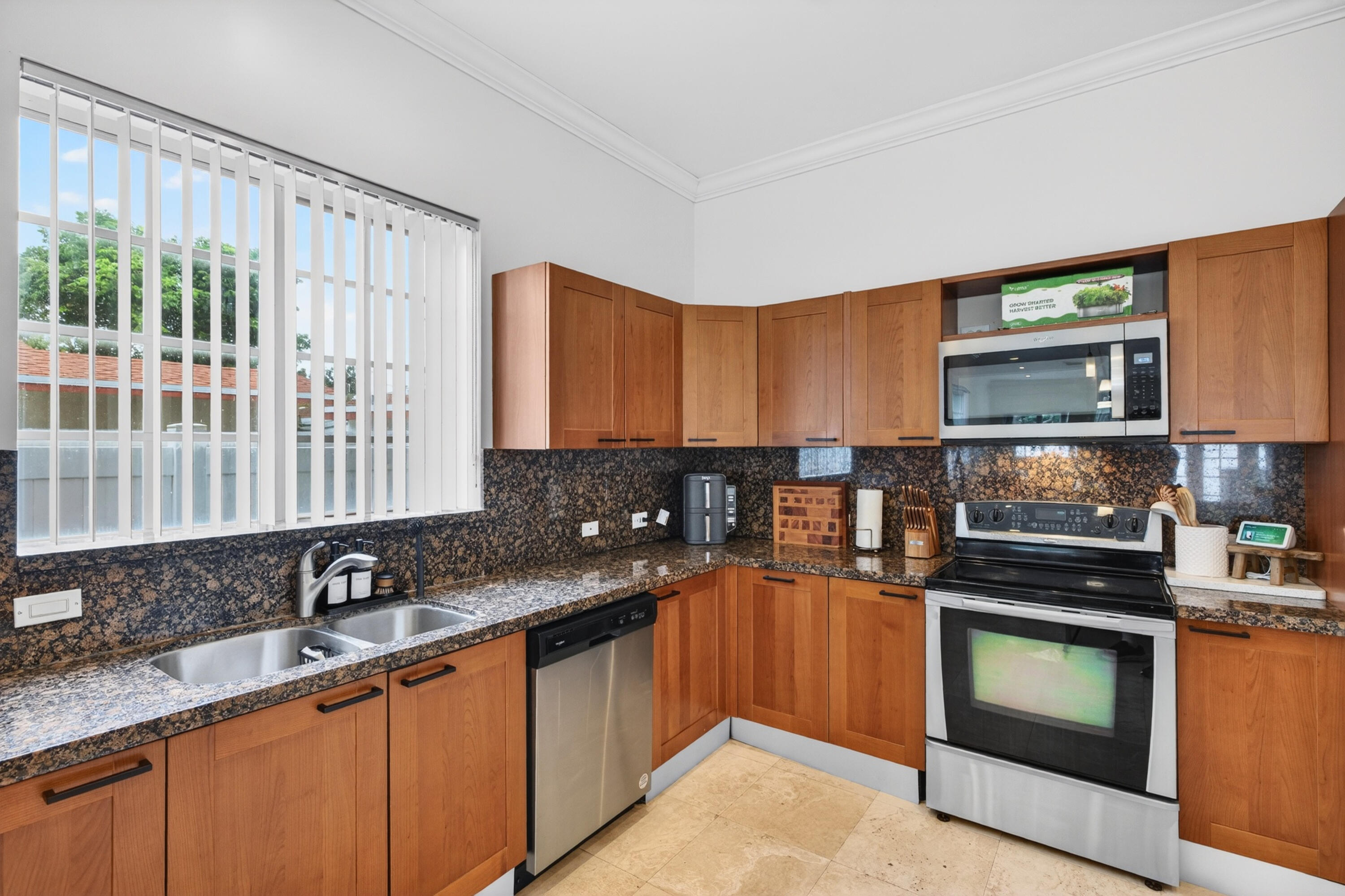 825 Sw 12th, Fort Lauderdale FL 33315