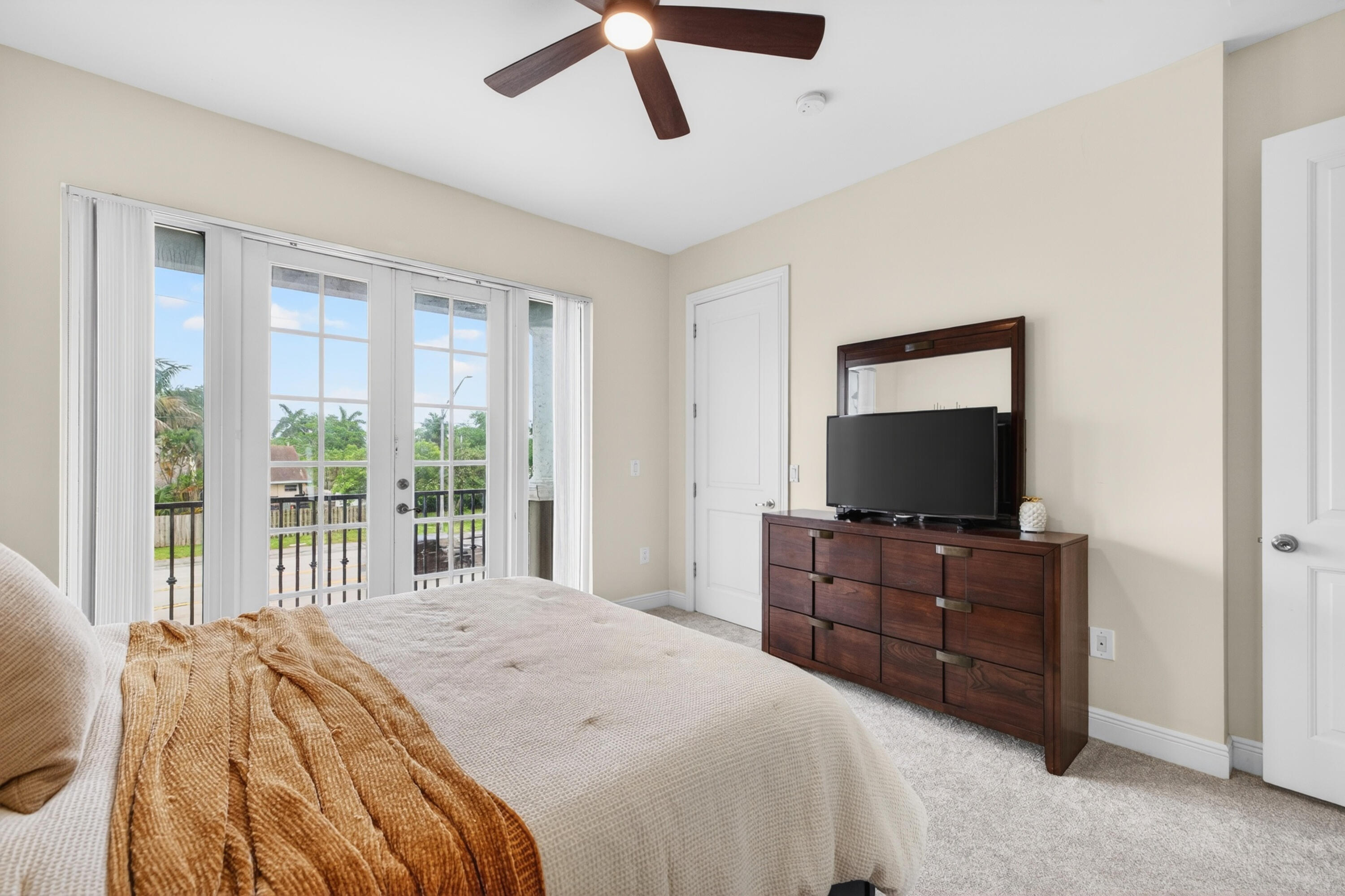825 Sw 12th, Fort Lauderdale FL 33315