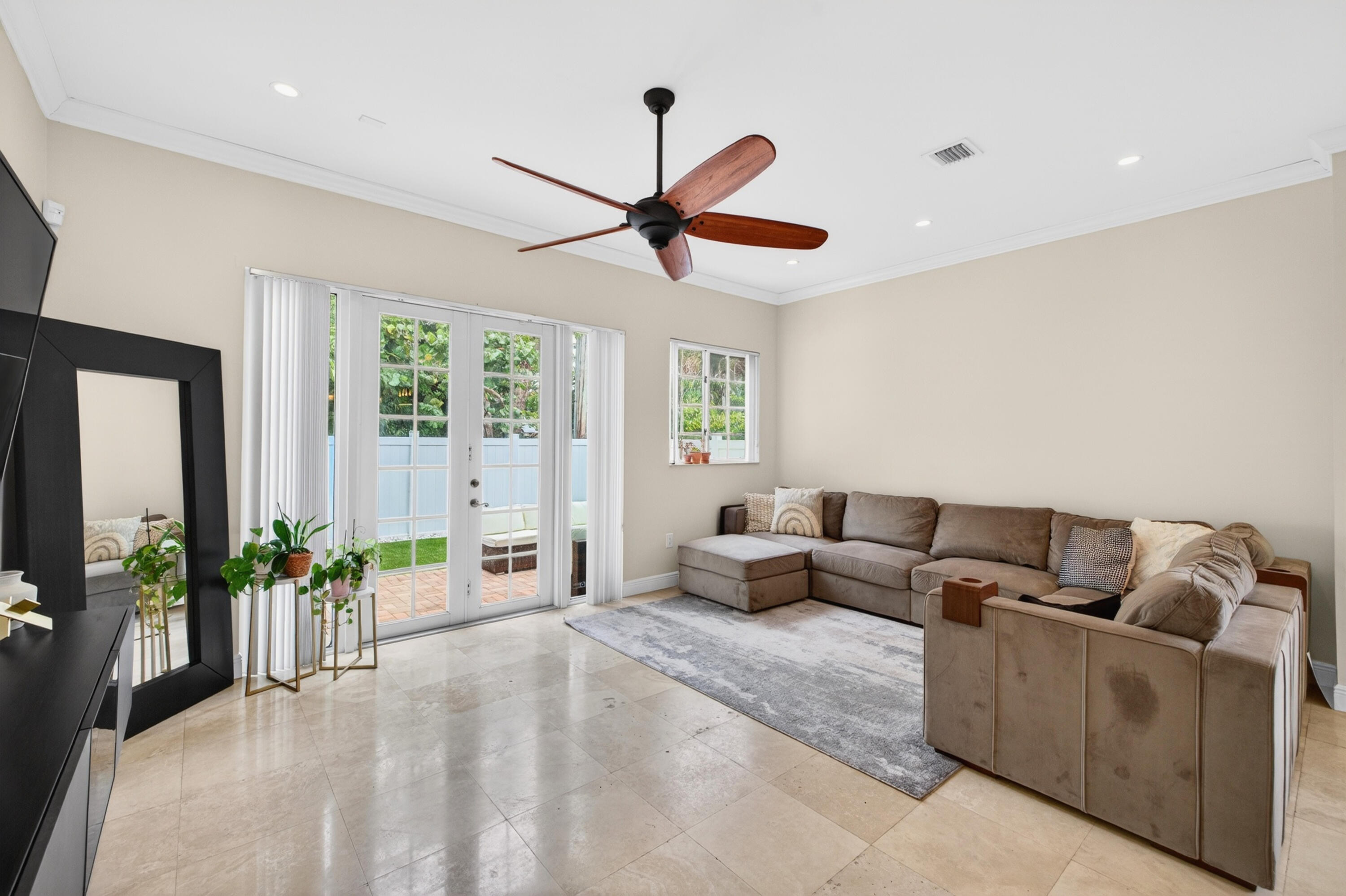 825 Sw 12th, Fort Lauderdale FL 33315