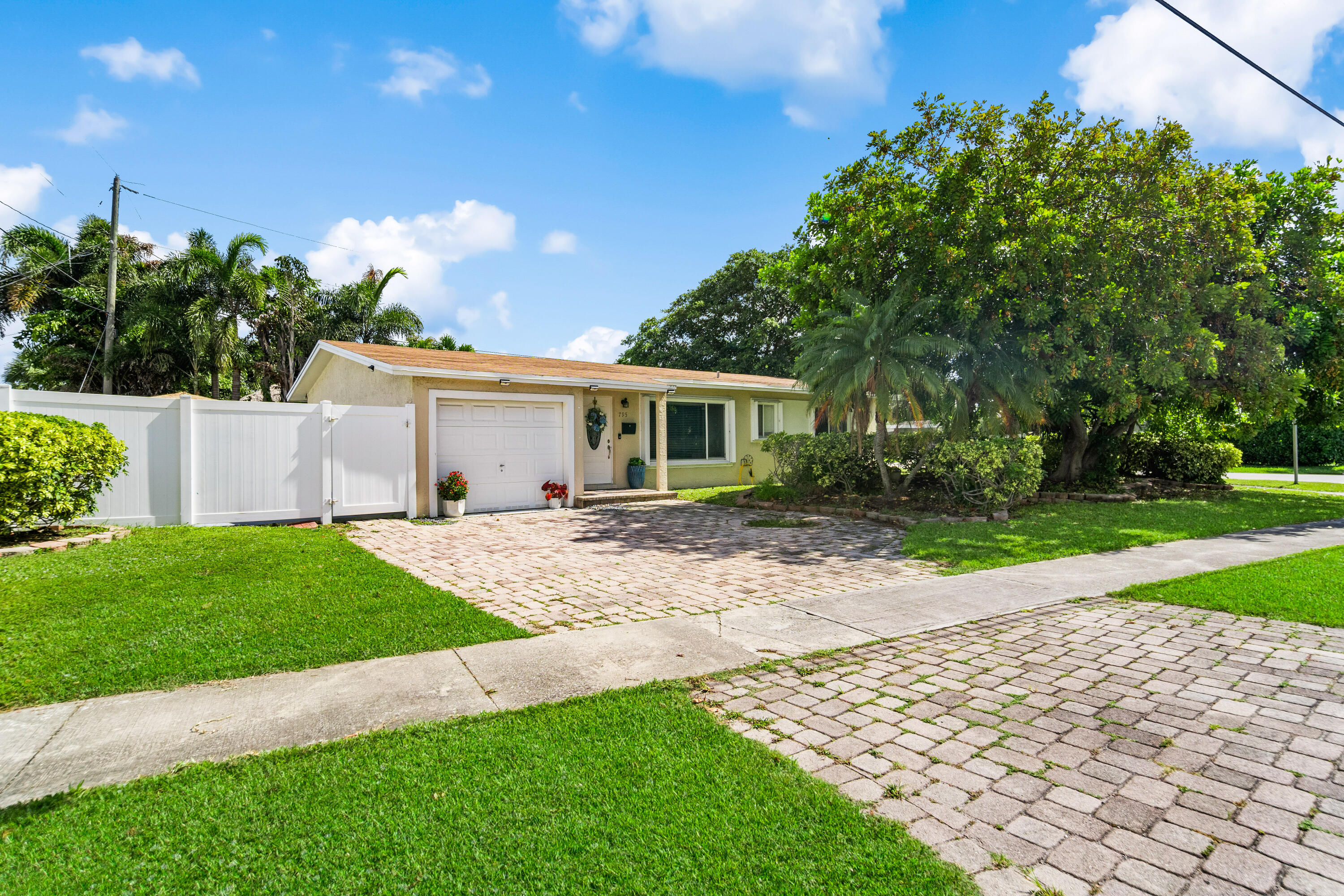 795 SE 17th #795, Deerfield Beach FL 33441