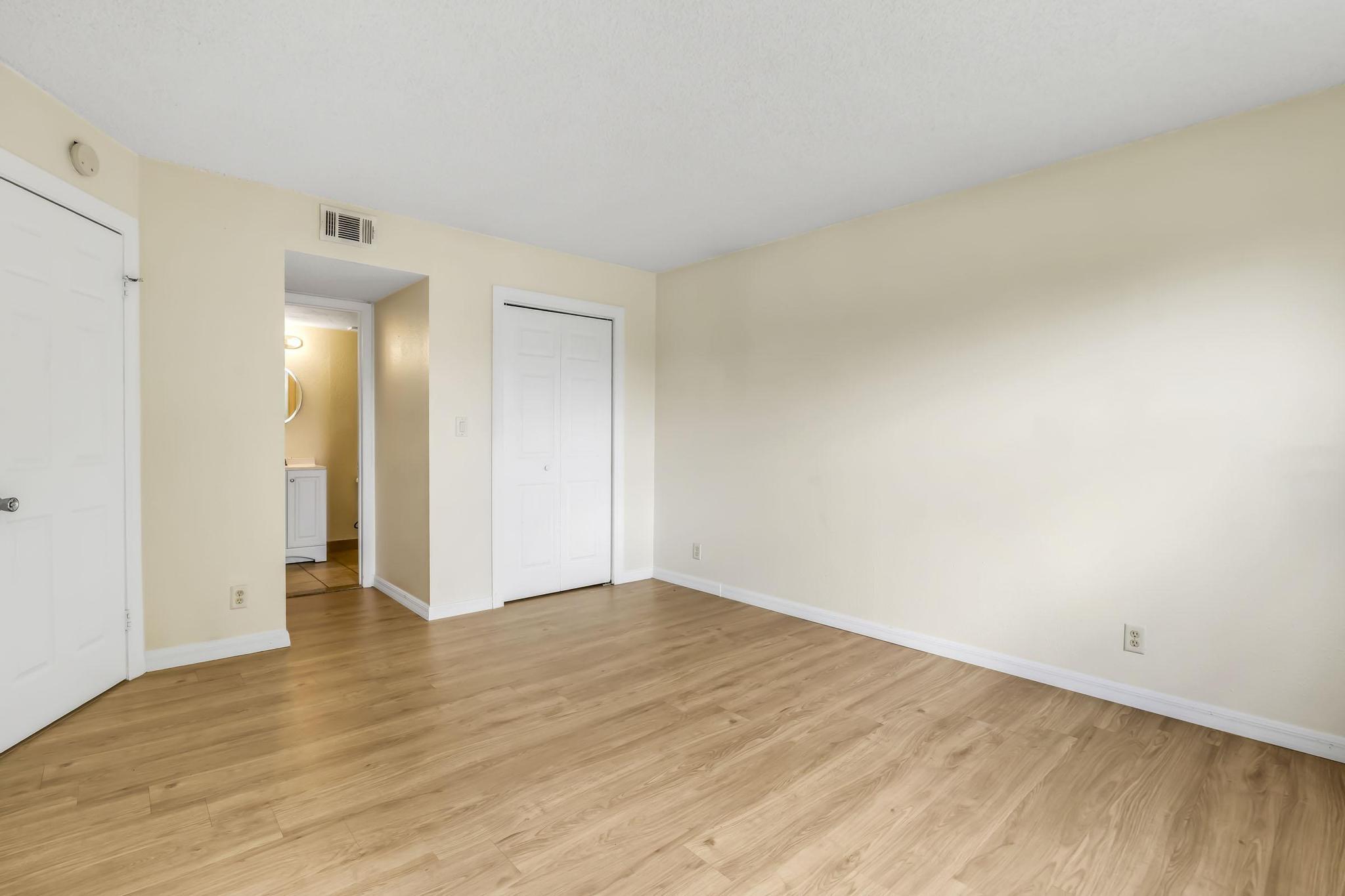 9000 NW 28th #1-204, Coral Springs FL 33065