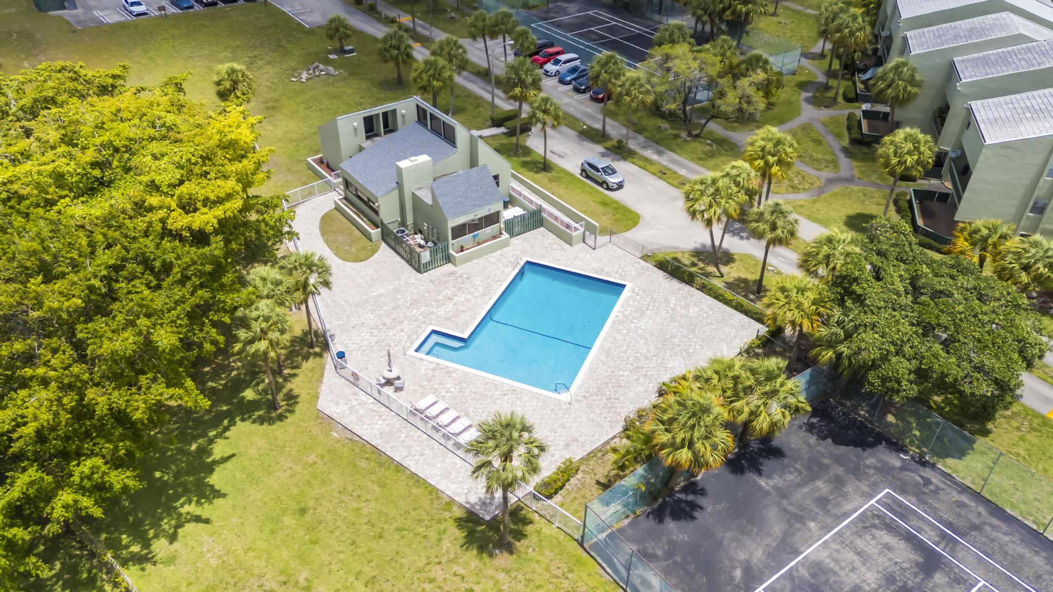 9000 NW 28th #1-204, Coral Springs FL 33065