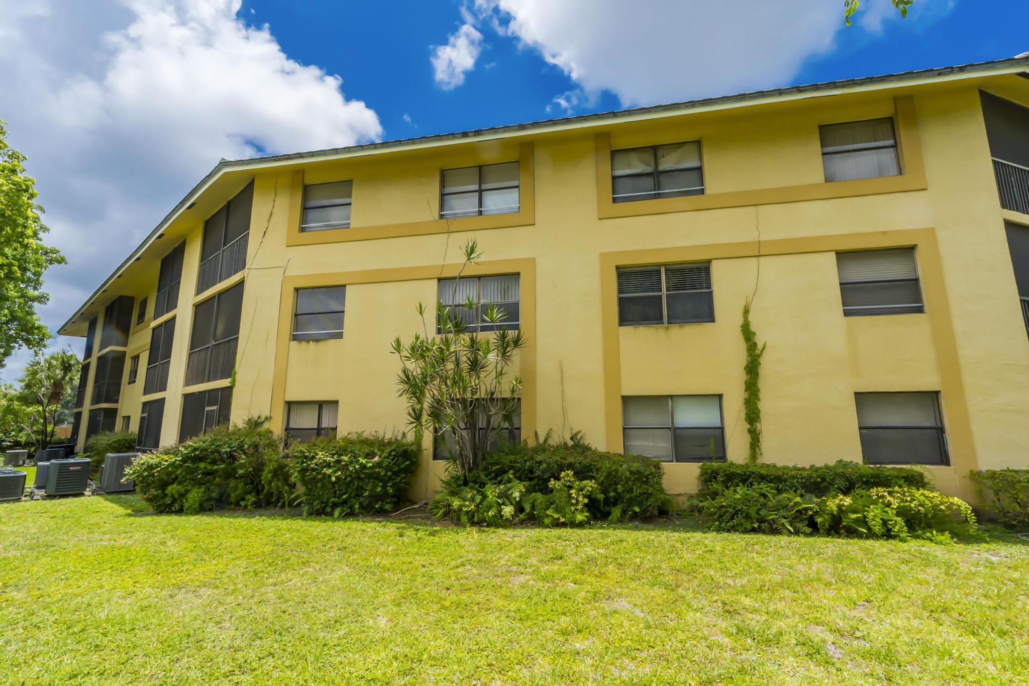 9000 NW 28th #1-204, Coral Springs FL 33065