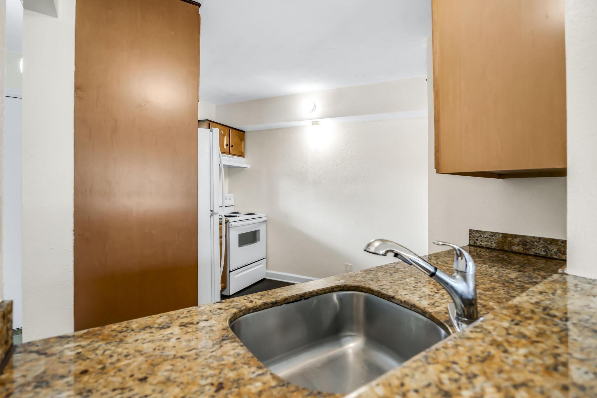 9000 NW 28th #1-204, Coral Springs FL 33065
