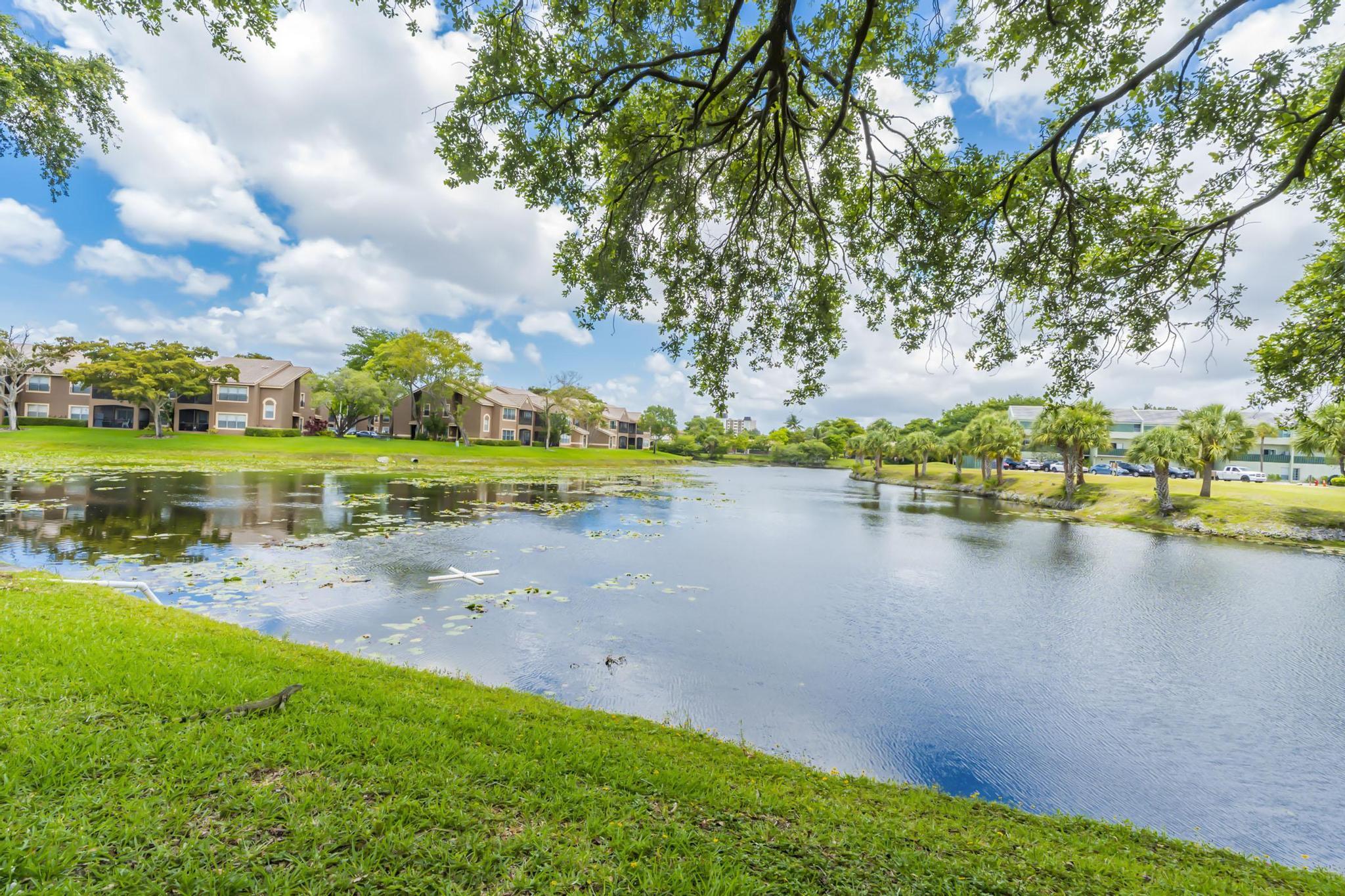 9000 NW 28th #1-204, Coral Springs FL 33065