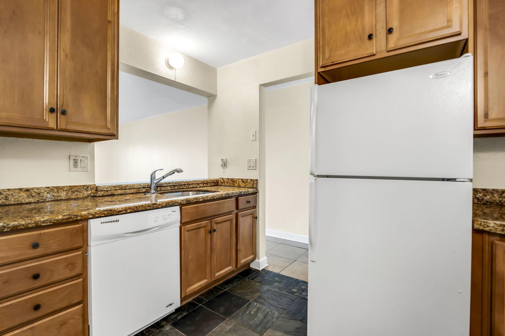 9000 NW 28th #1-204, Coral Springs FL 33065