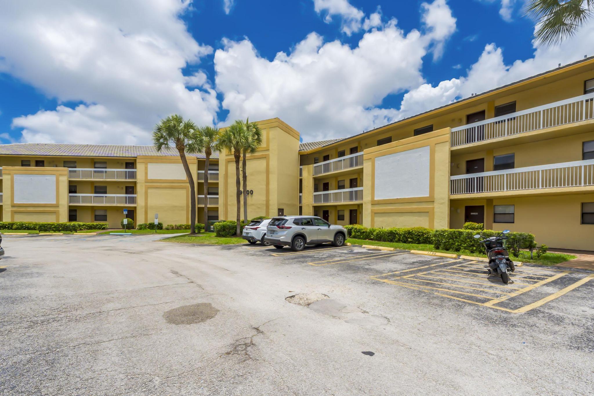 9000 NW 28th #1-204, Coral Springs FL 33065