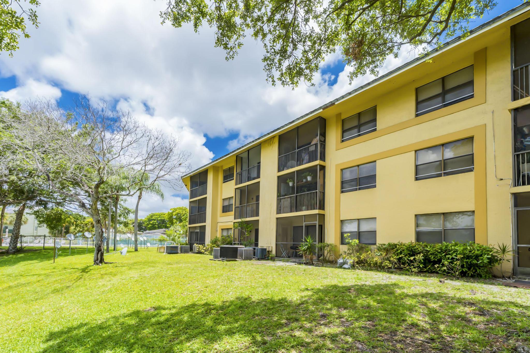 9000 NW 28th #1-204, Coral Springs FL 33065