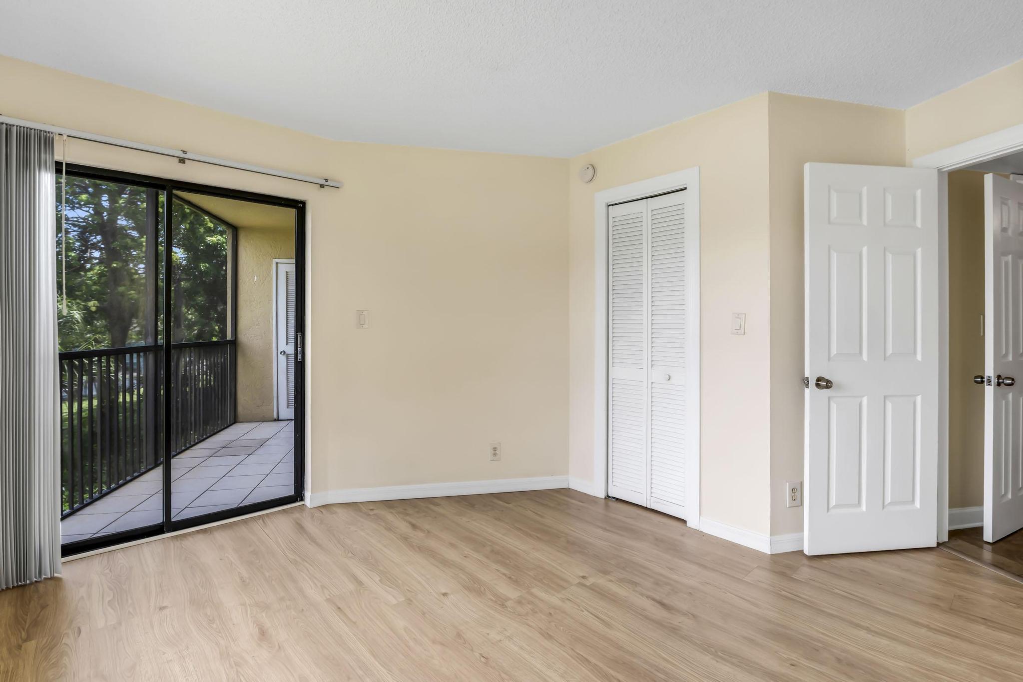 9000 NW 28th #1-204, Coral Springs FL 33065