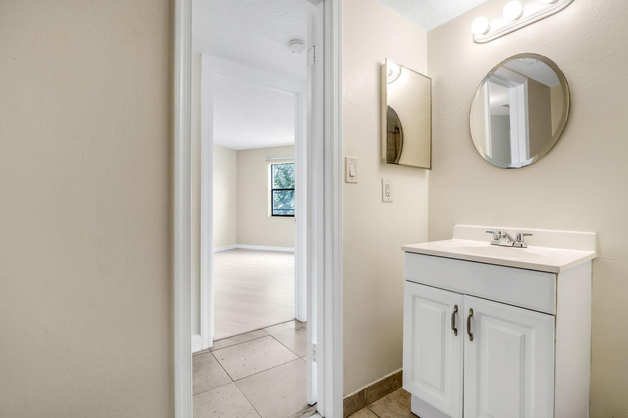 9000 NW 28th #1-204, Coral Springs FL 33065