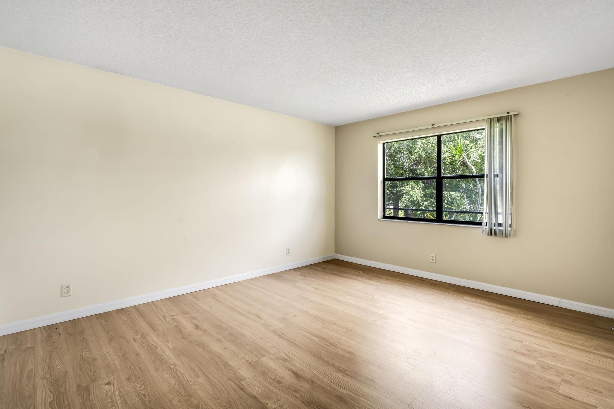 9000 NW 28th #1-204, Coral Springs FL 33065