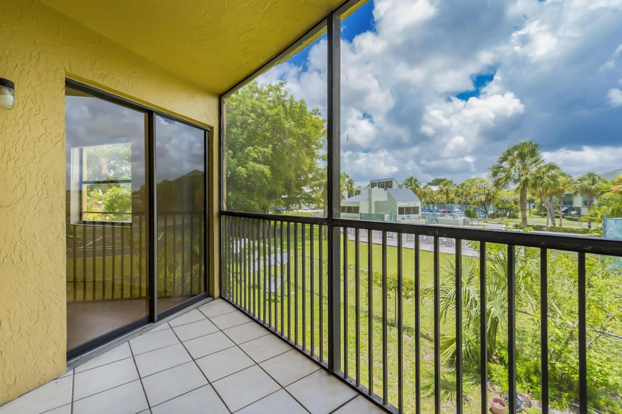 9000 NW 28th #1-204, Coral Springs FL 33065