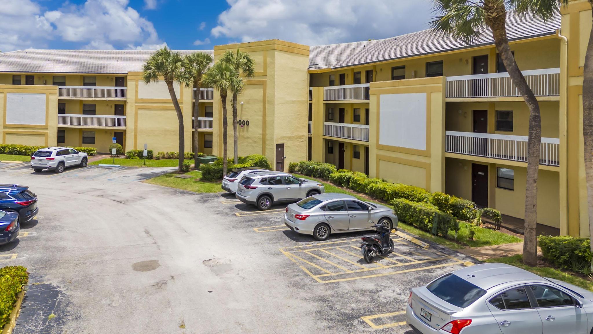 9000 NW 28th #1-204, Coral Springs FL 33065