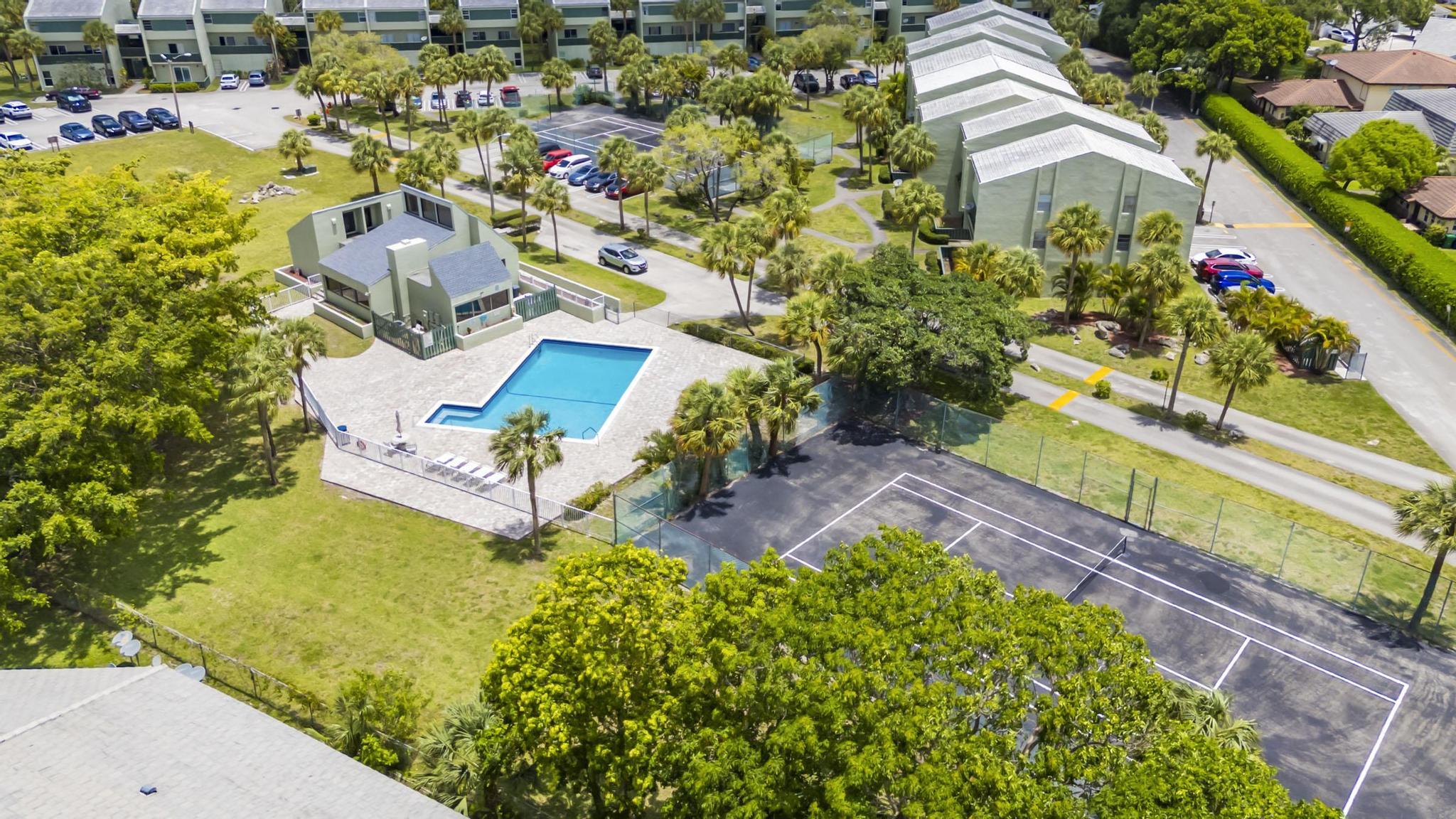 9000 NW 28th #1-204, Coral Springs FL 33065