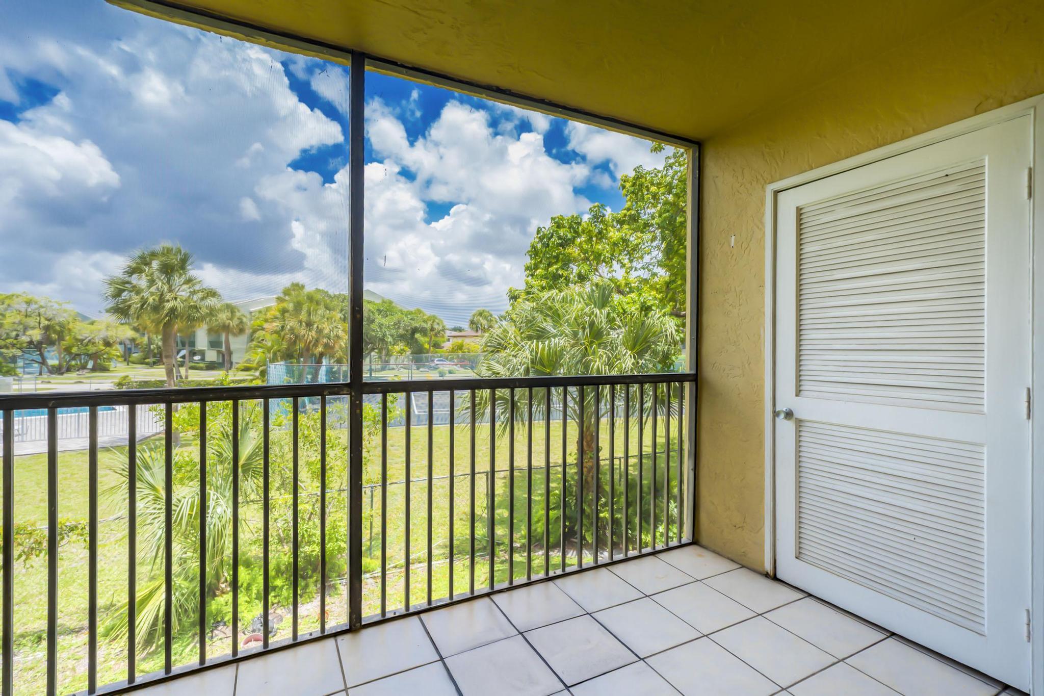 9000 NW 28th #1-204, Coral Springs FL 33065