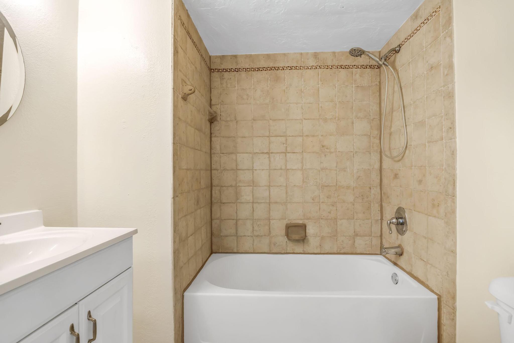 9000 NW 28th #1-204, Coral Springs FL 33065