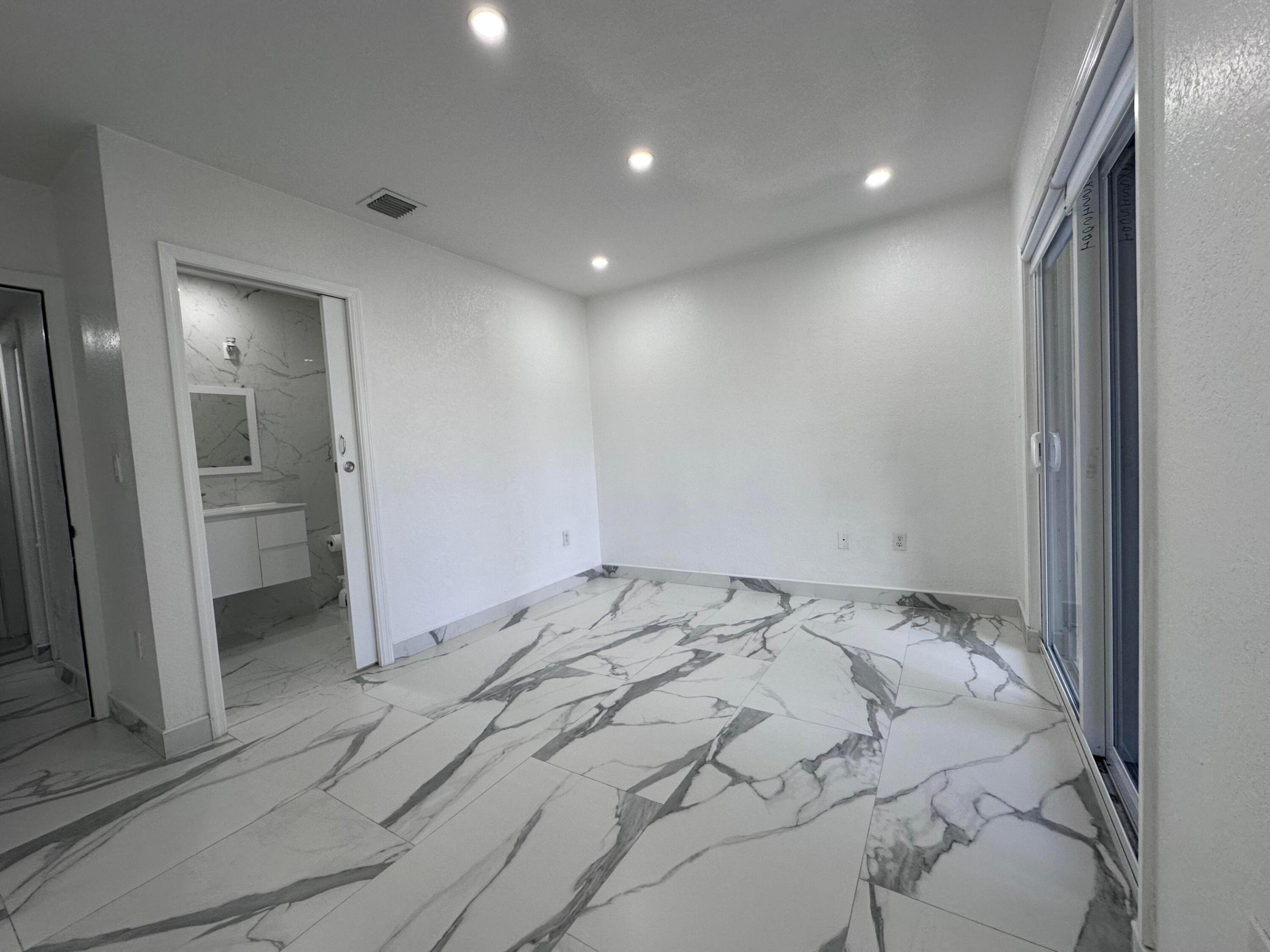300 E 4th #103, Hialeah FL 33010