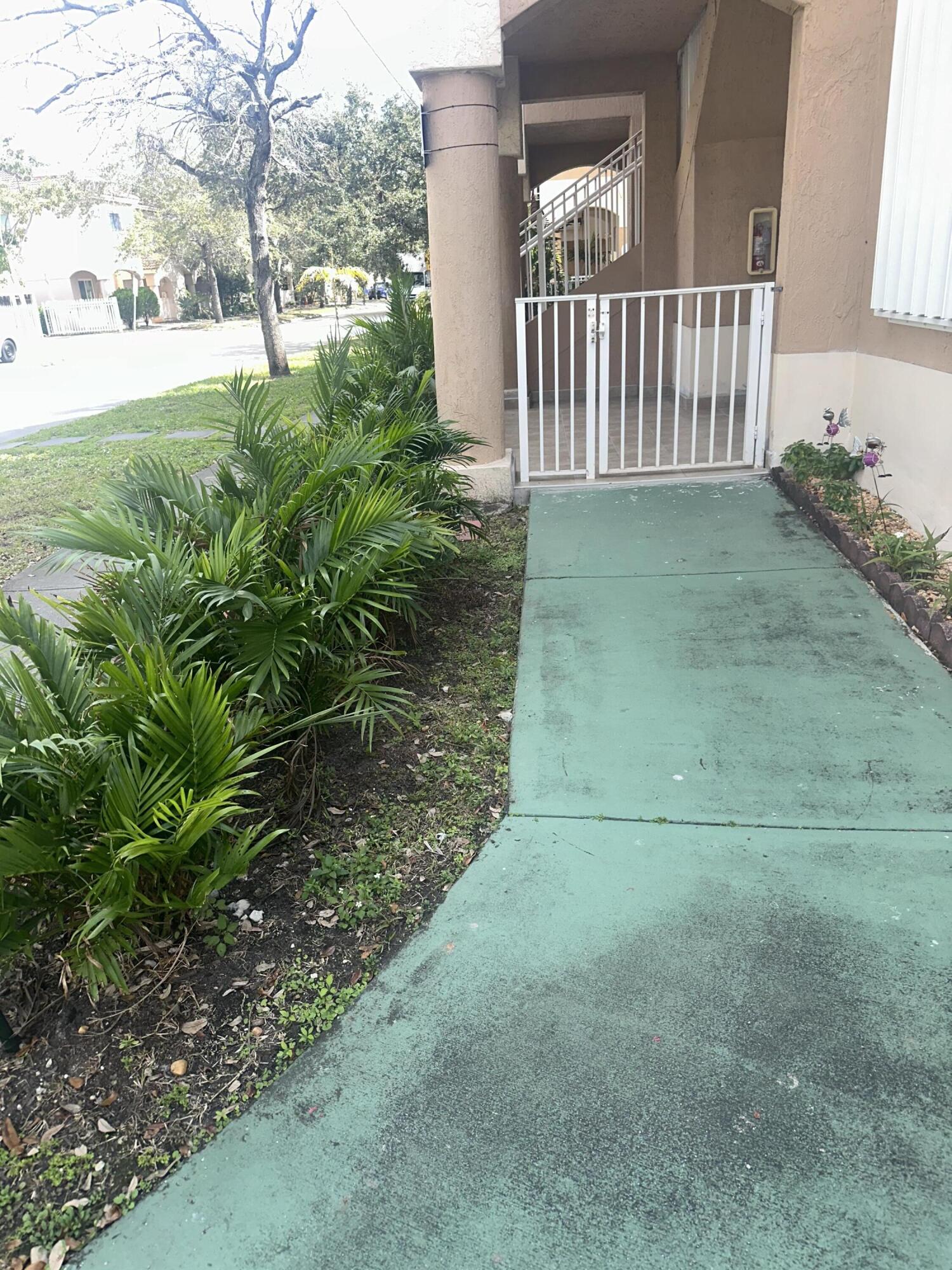 300 E 4th #103, Hialeah FL 33010