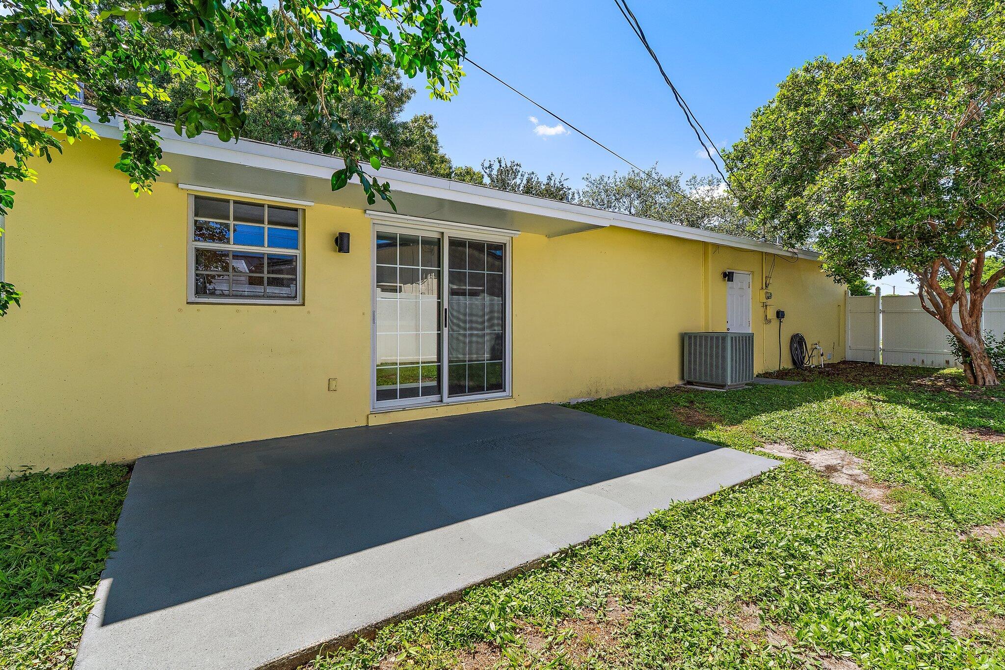 678 Riverside, Palm Beach Gardens FL 33410