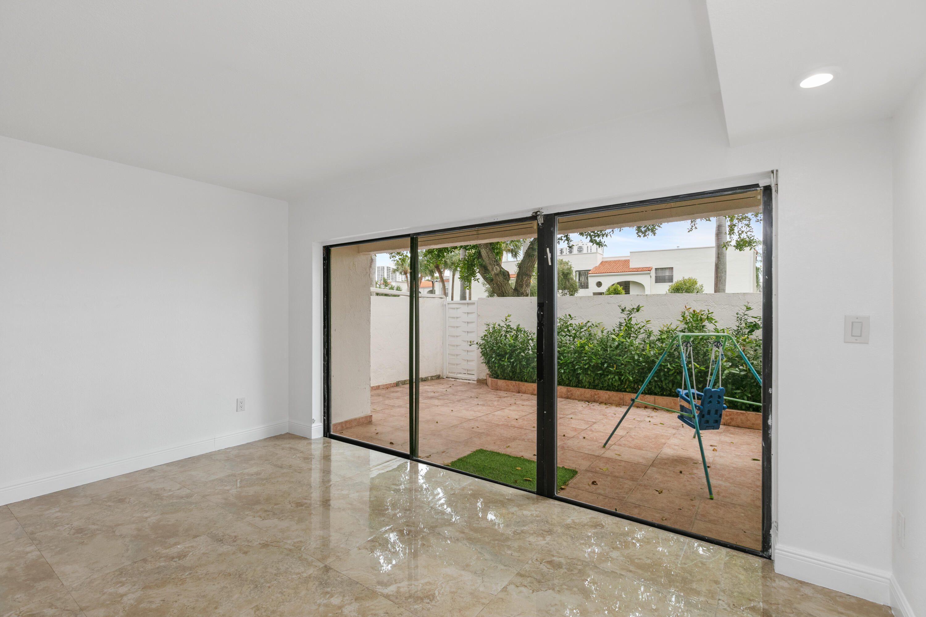 3530 Magellan #613, Aventura FL 33180
