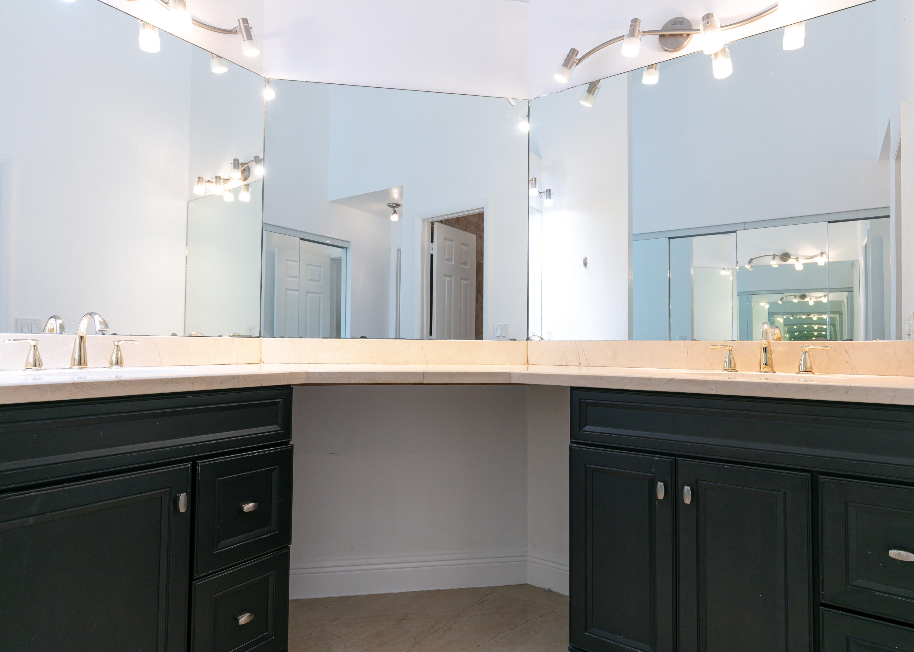 3530 Magellan #613, Aventura FL 33180