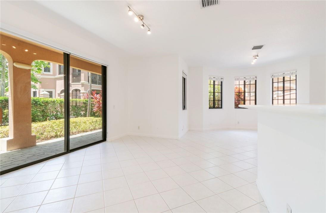 2692 Center Ct #2-32, Weston FL 33332