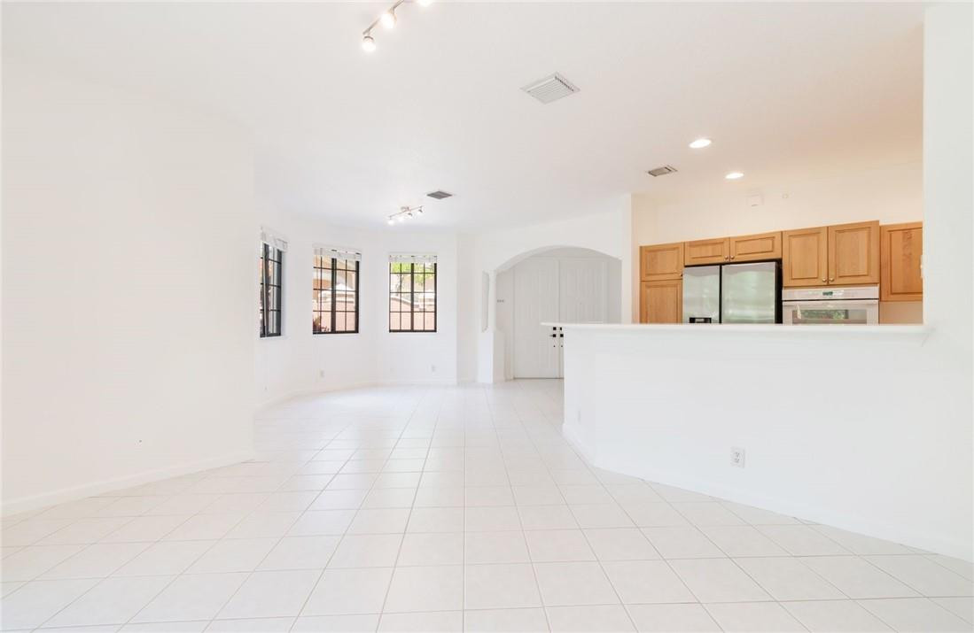 2692 Center Ct #2-32, Weston FL 33332