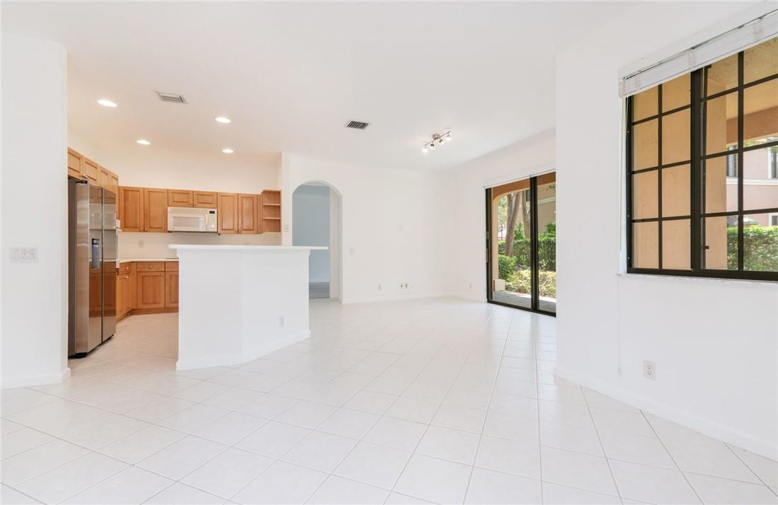 2692 Center Ct #2-32, Weston FL 33332