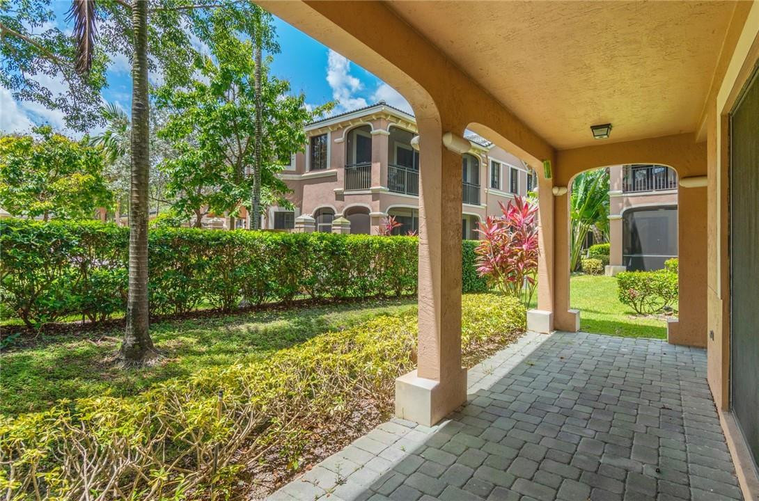 2692 Center Ct #2-32, Weston FL 33332