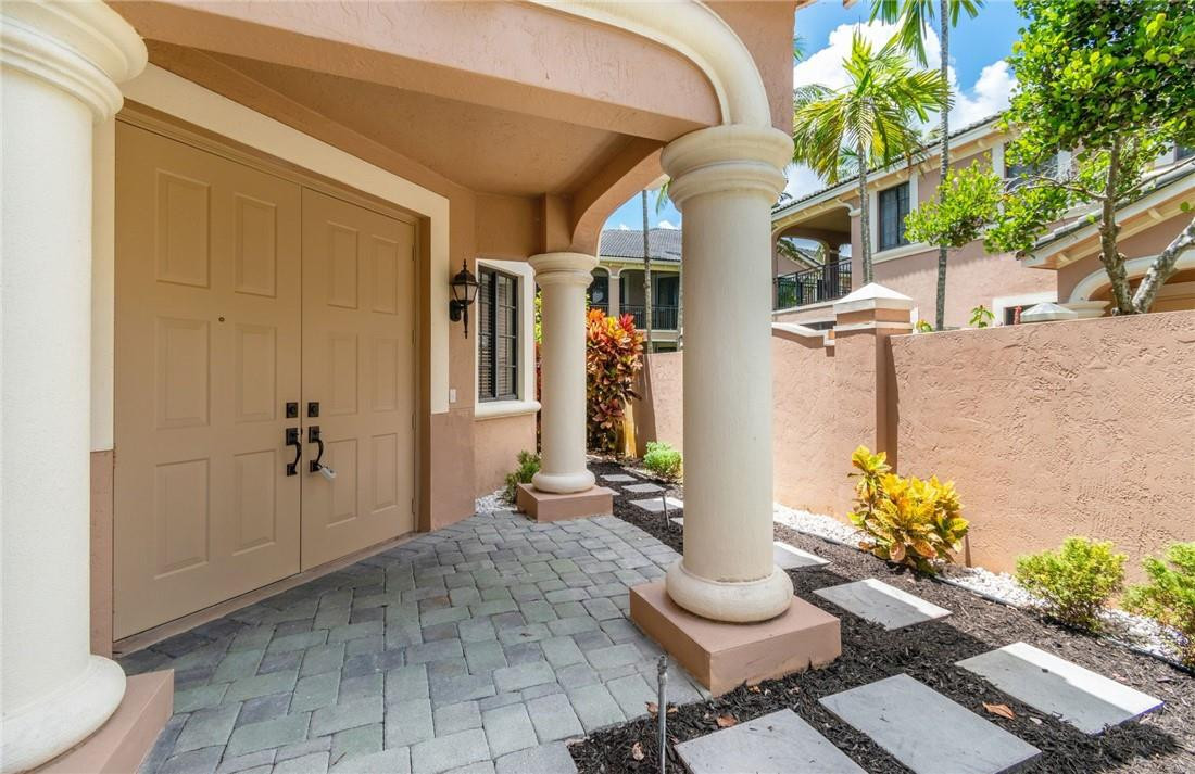 2692 Center Ct #2-32, Weston FL 33332