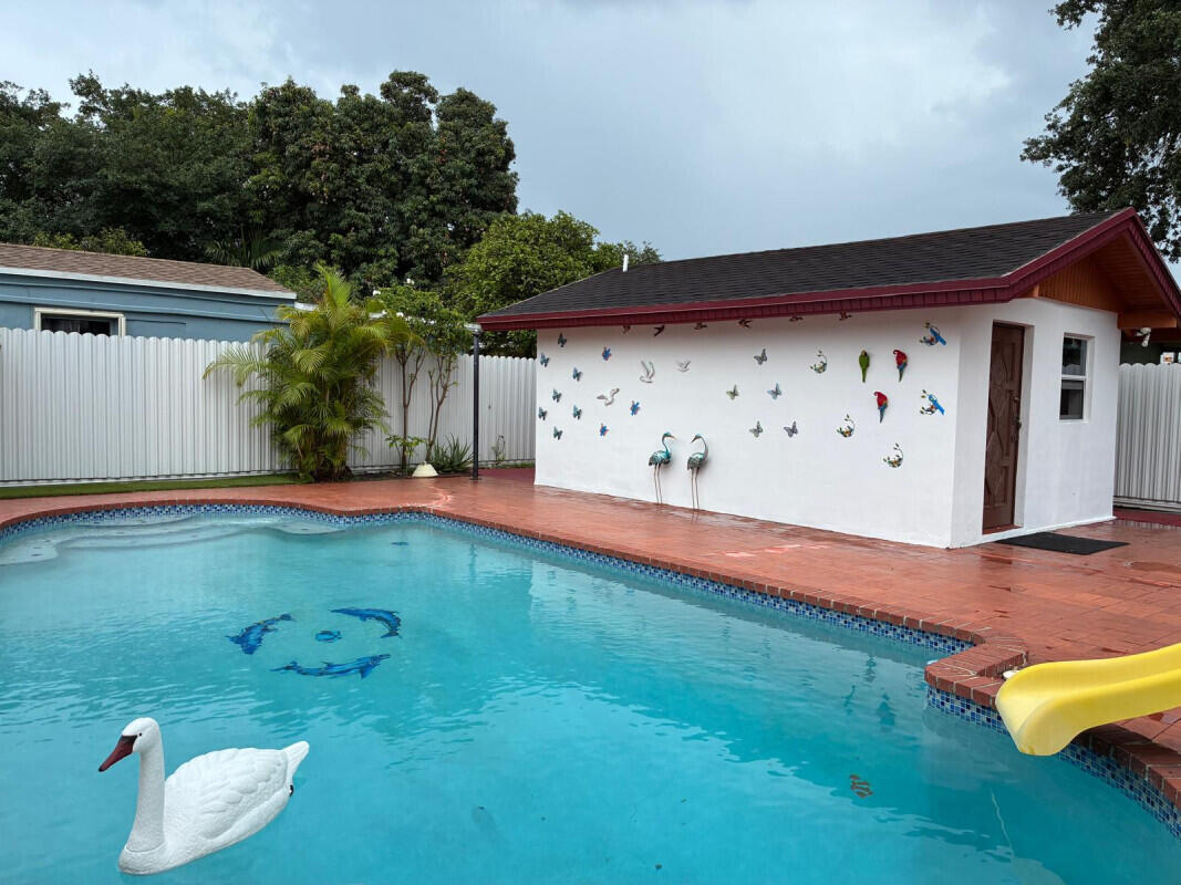 2828 SW 2nd, Miami FL 33135