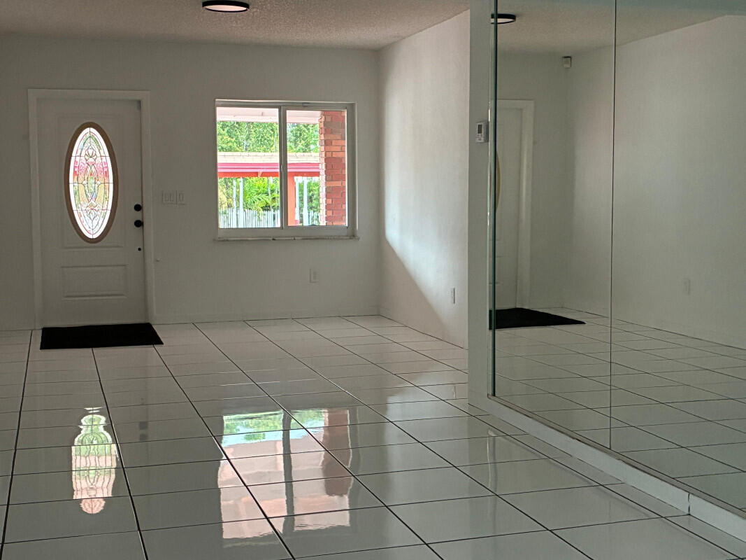 2828 SW 2nd, Miami FL 33135