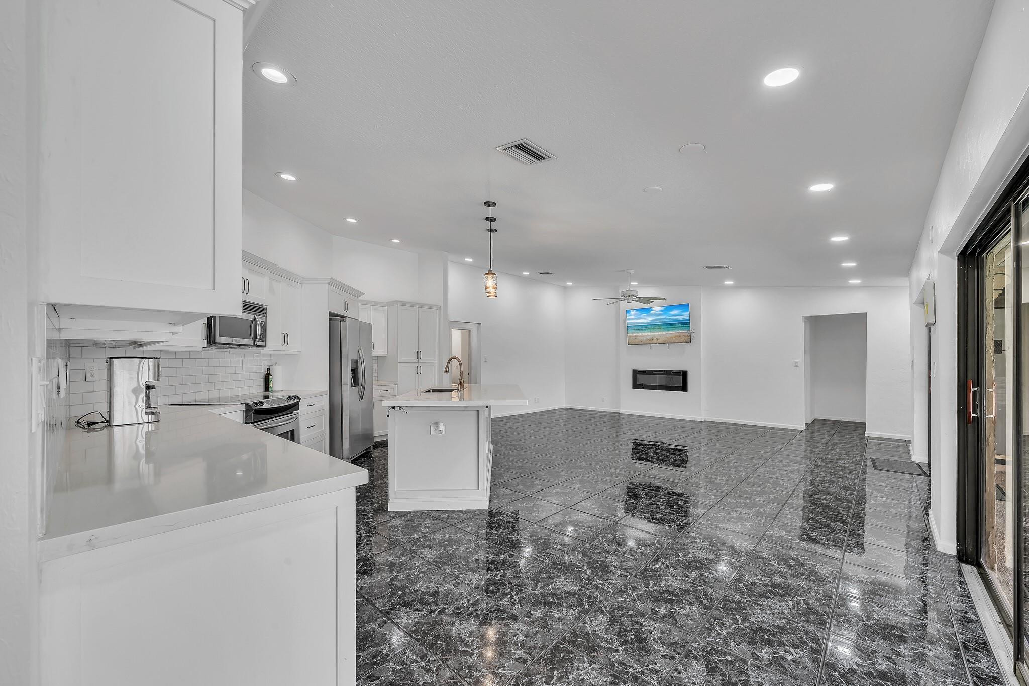 303 NW 105th, Coral Springs FL 33071