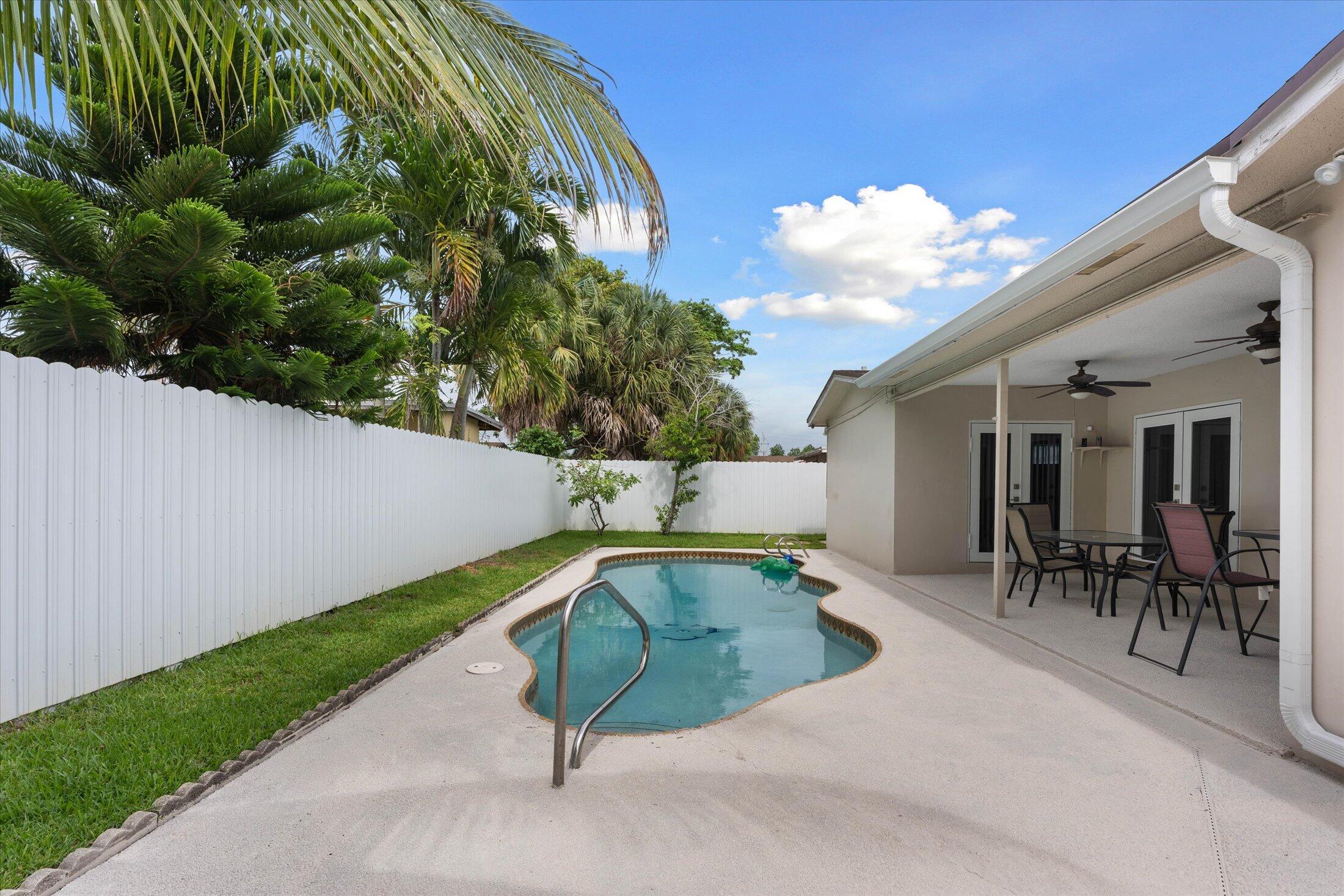 6515 SW 8th, North Lauderdale FL 33068