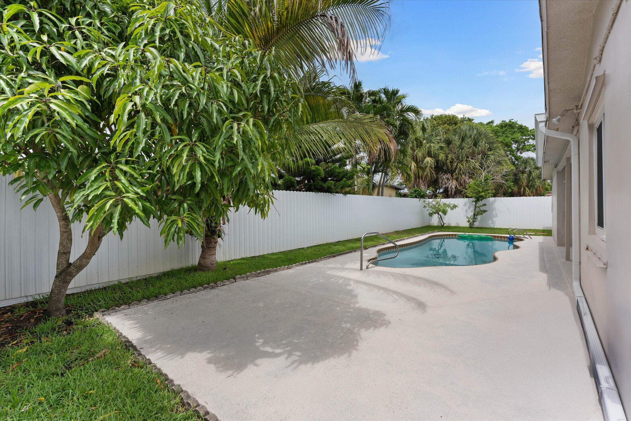 6515 SW 8th, North Lauderdale FL 33068