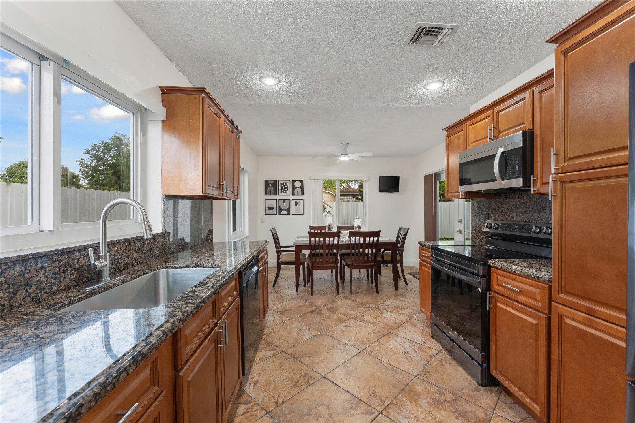6515 SW 8th, North Lauderdale FL 33068