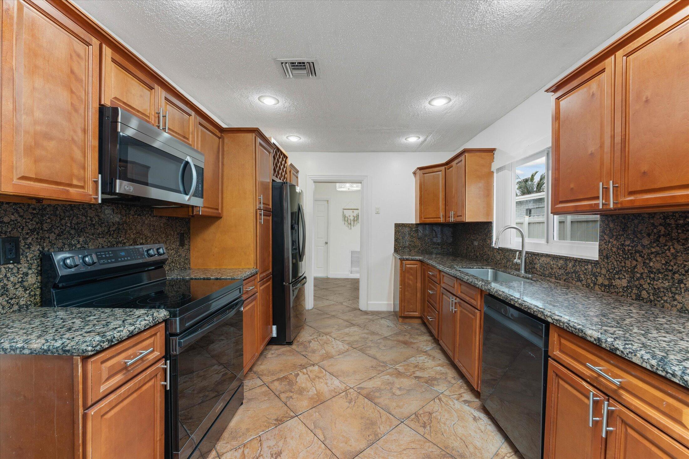6515 SW 8th, North Lauderdale FL 33068