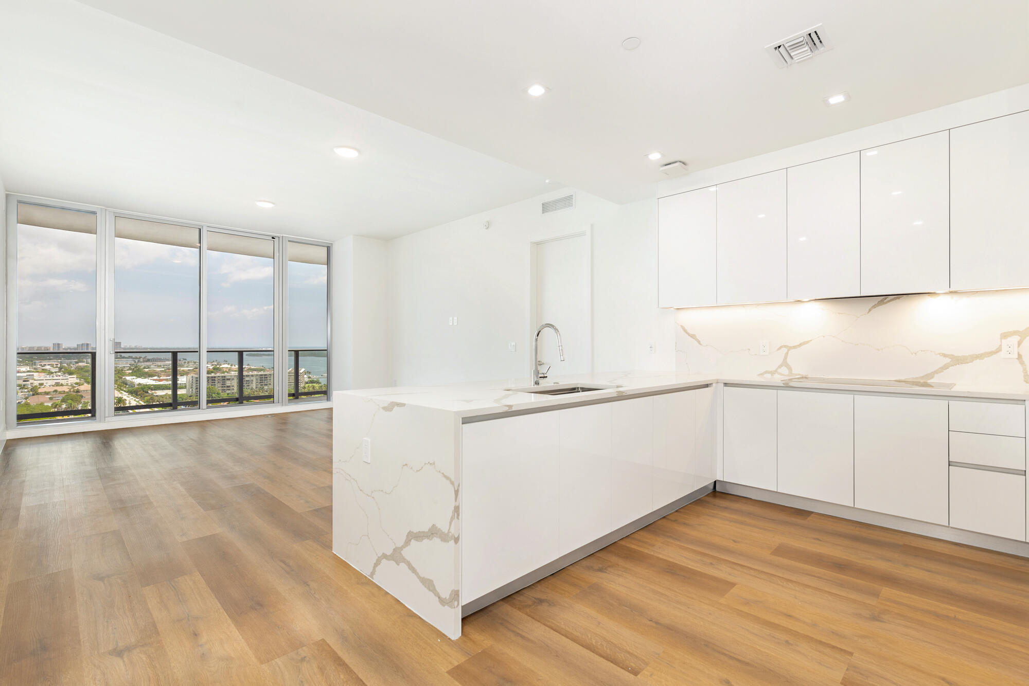 220 Lake Shore #1809, Lake Park FL 33403