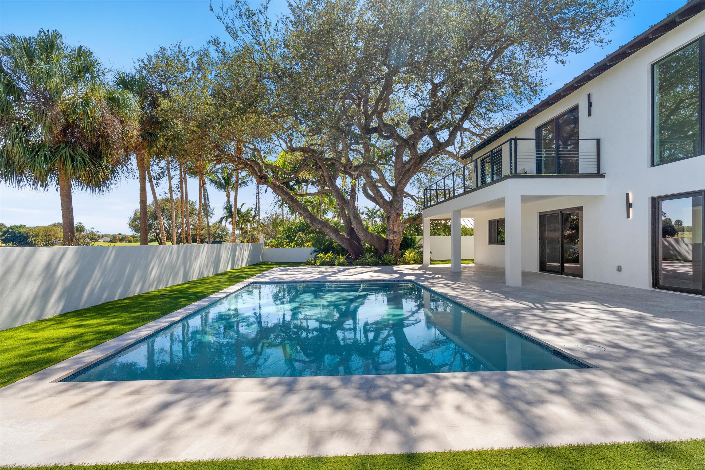 868 Country Club, North Palm Beach FL 33408