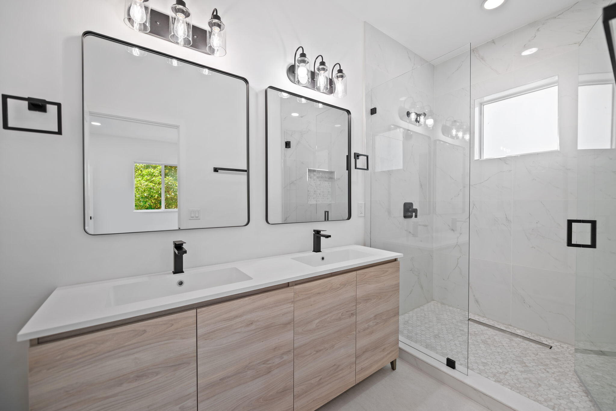 1355 NW 42nd #1355, Miami FL 33142