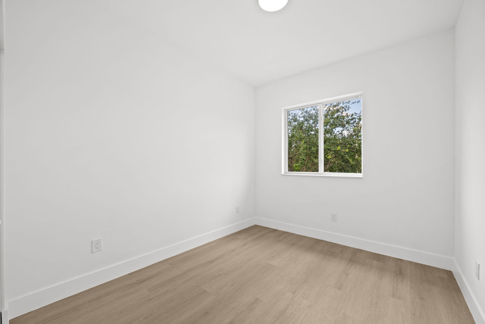 1355 NW 42nd #1355, Miami FL 33142